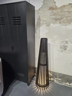 Interieurdirekt ā Vloerlamp Anto ā Teakhout ā 120cm ā Zwart