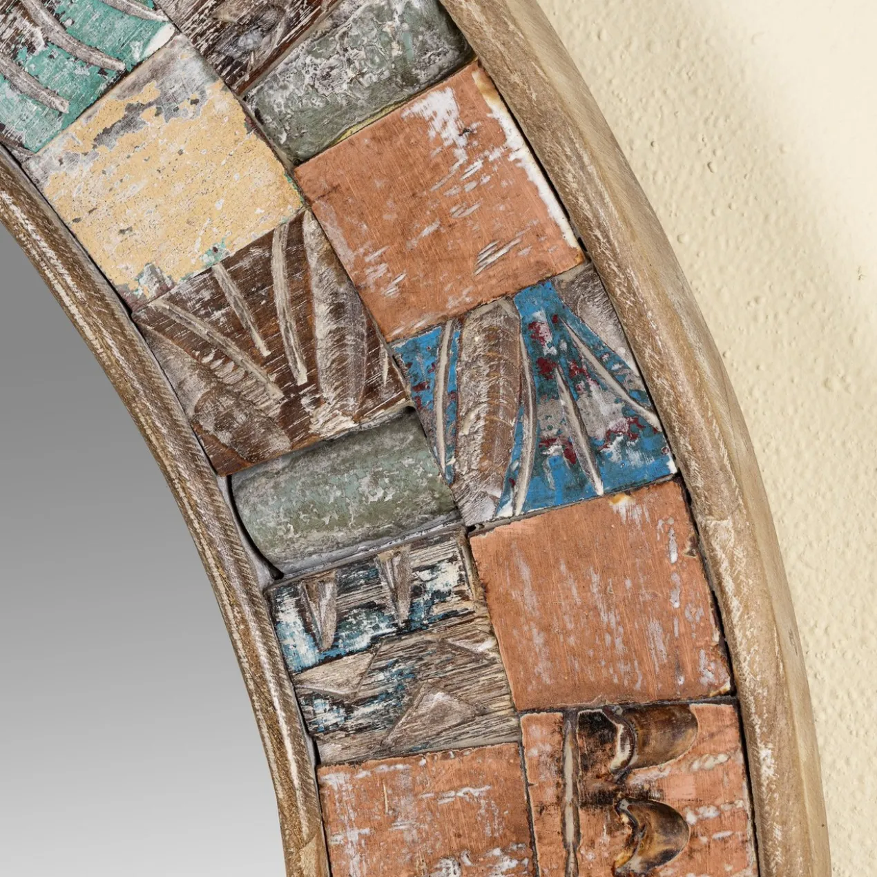 Kheer - Ronde Patchwork Spiegel in Boho Stijl