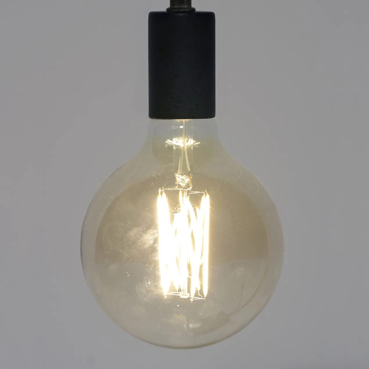 Lamp D - LED lichtbron filament Bol Ø12,5 Smokey Grey