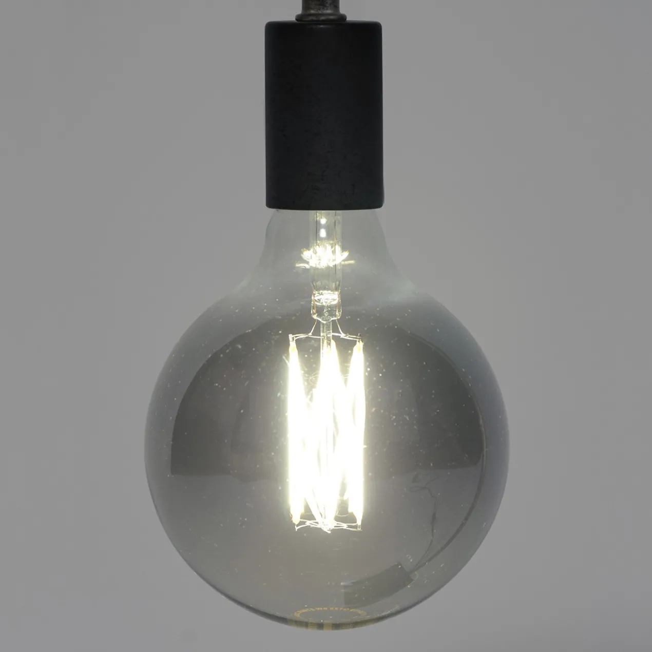 Lamp D - LED lichtbron filament Bol Ø12,5 Smokey Grey