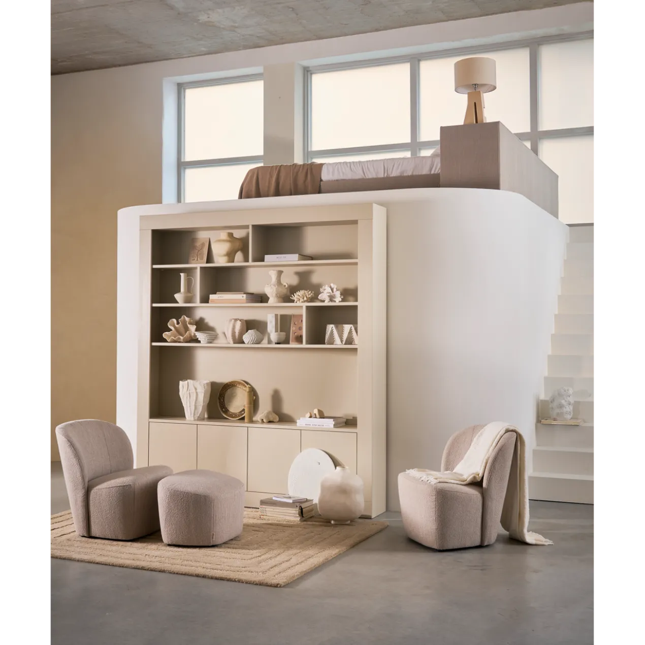 Lofty hocker boucle grijs