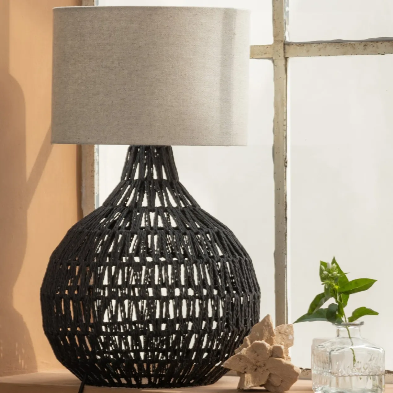 Macy tafellampvoet rattan look zwart