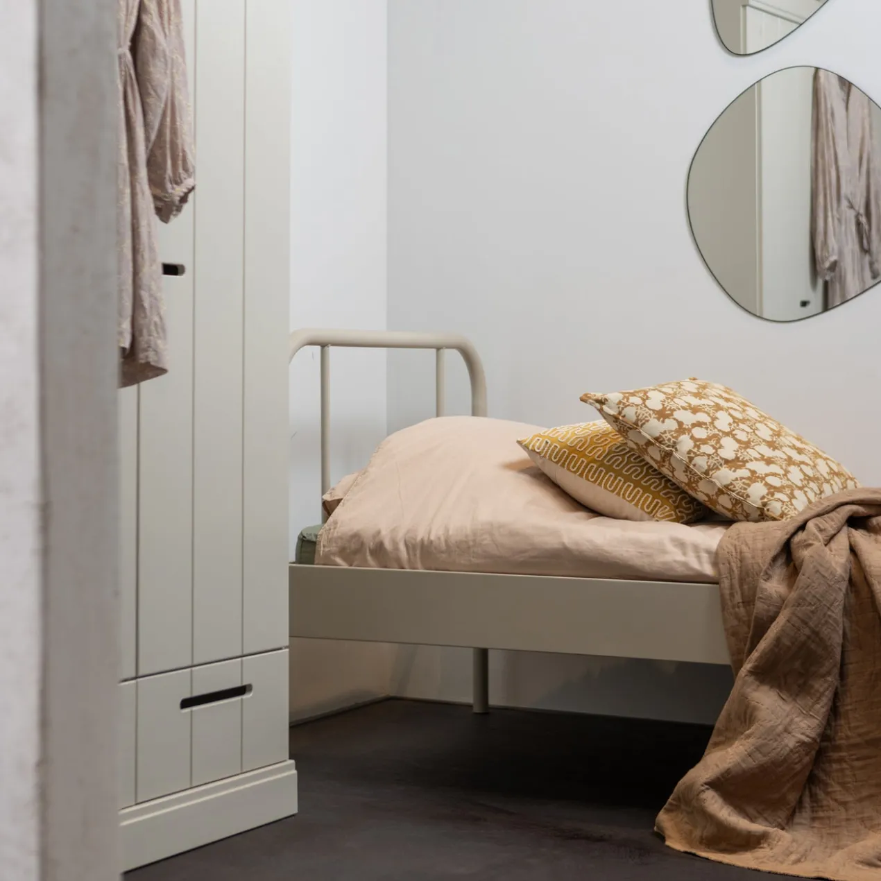 Mata 1-persoons bed metaal zand 90x200 cm