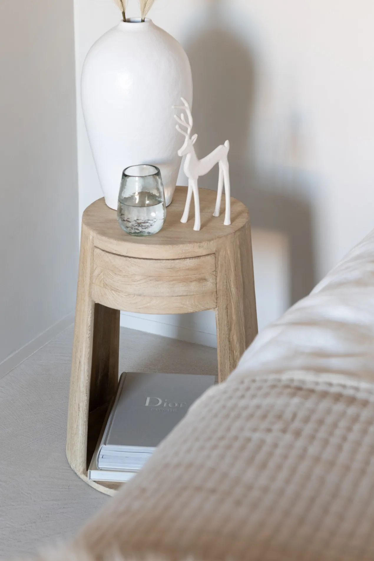 Nachtkastje Drawn Mangohout beige