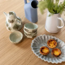 New classics serveerschaal resin pale blue