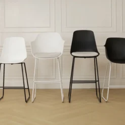 Nino-Liv barkruk zwart met beige zitkussen - zwart onderstel - 65 cm