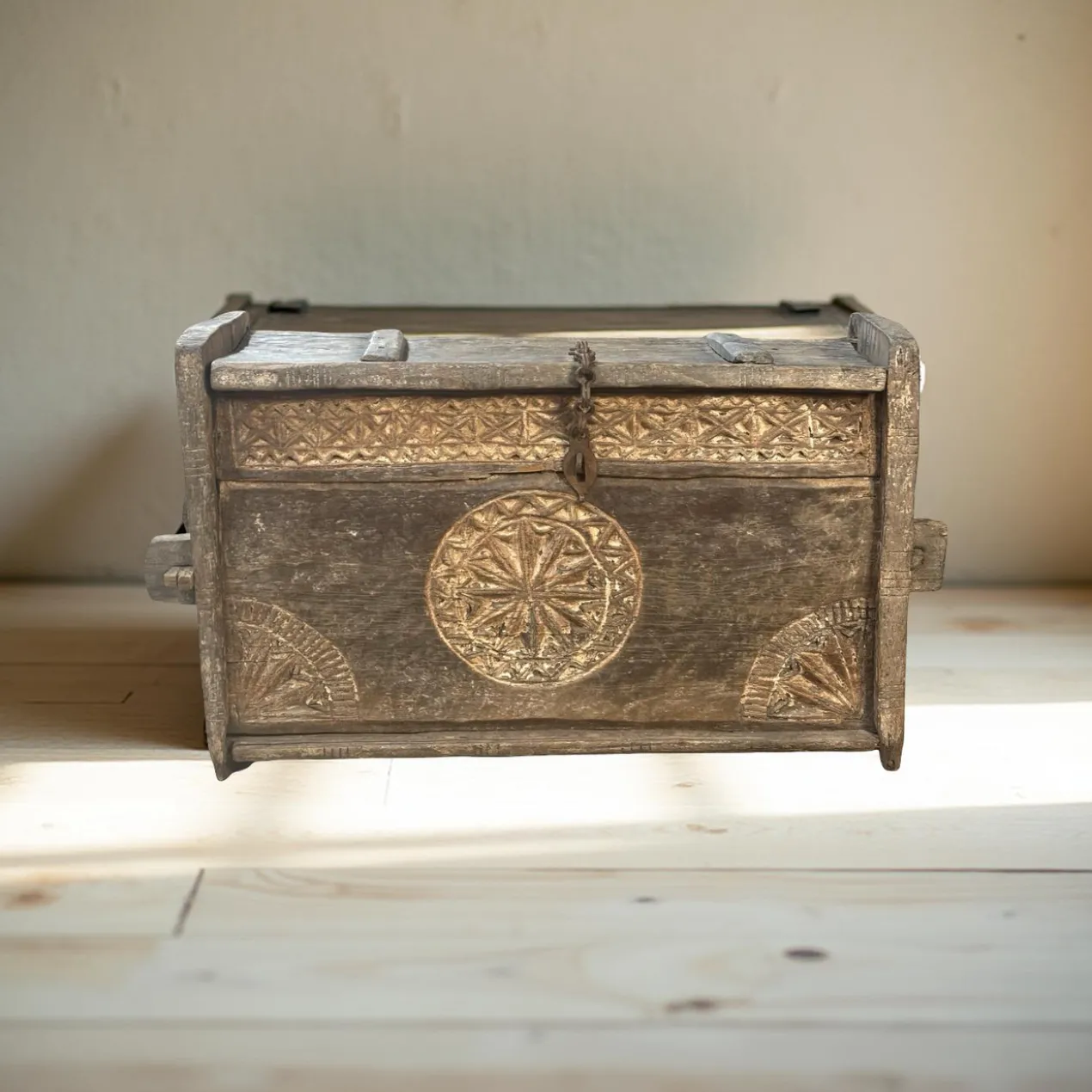 Opbergkist Himachal primitieve box uniek