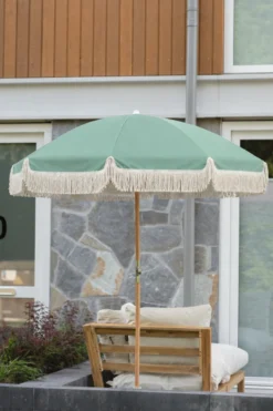 Parasol moss haven