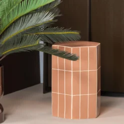 Plu decoratieve bijzettafel 54x38x32 cm keramiek oudroze