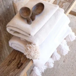 Pompomblanket S ecru