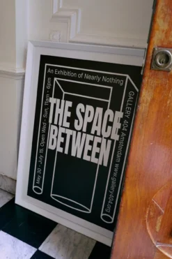 Poster Framed between space 87x118 cm