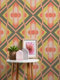 Retro behang licht gestructureerd met geometrische ornamenten – groen, oranje, rood Licht gestructureerd retrobehang met geometrische ornamenten – groen, oranje, rood #1