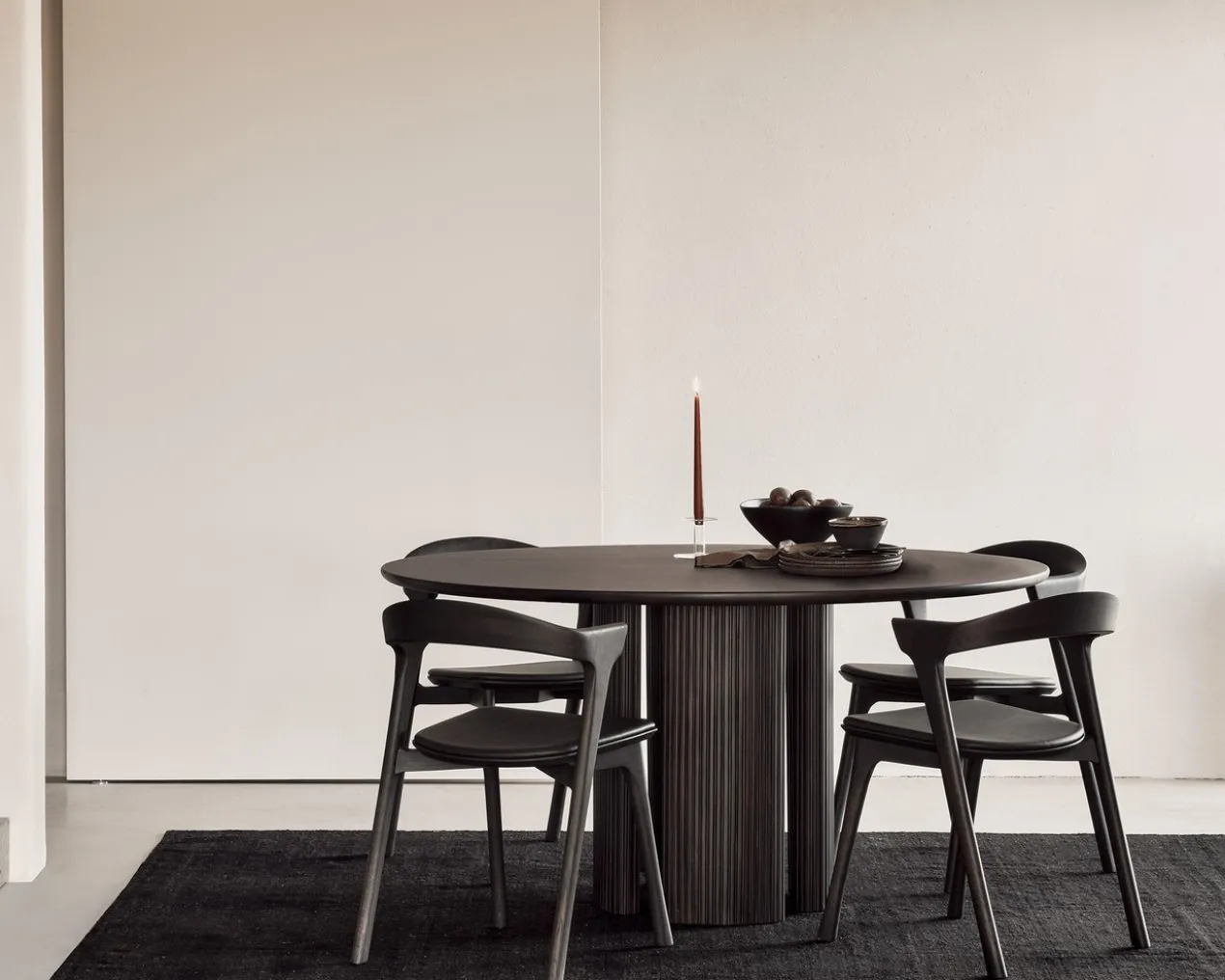 Roller Max eettafel 150 rond - donker mahonie