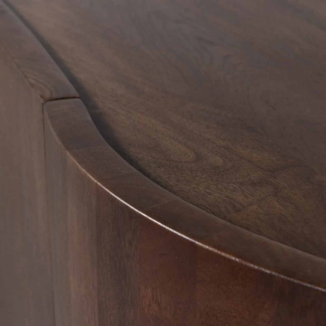 Sense dressoir 4-deurs mangohout walnoot