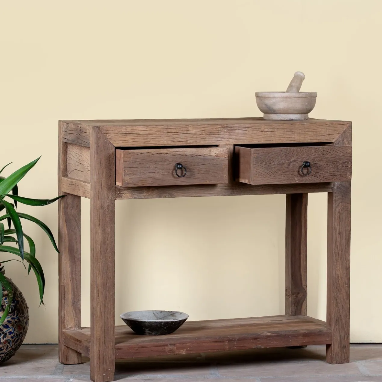 Sidetable Aatreya