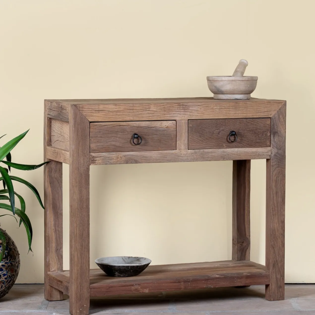 Sidetable Aatreya