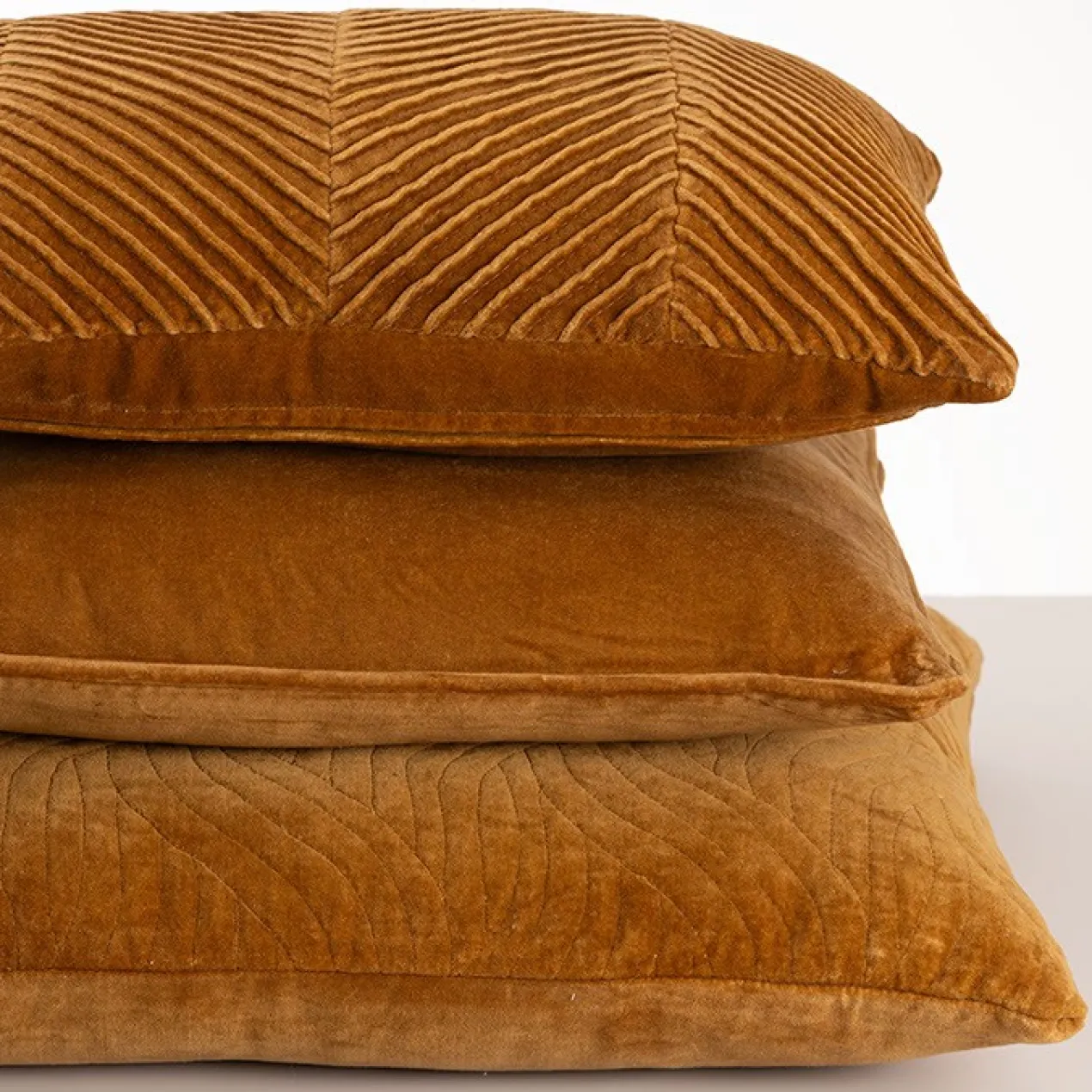Sierkussen Cord piping velours cognac 45x45 cm