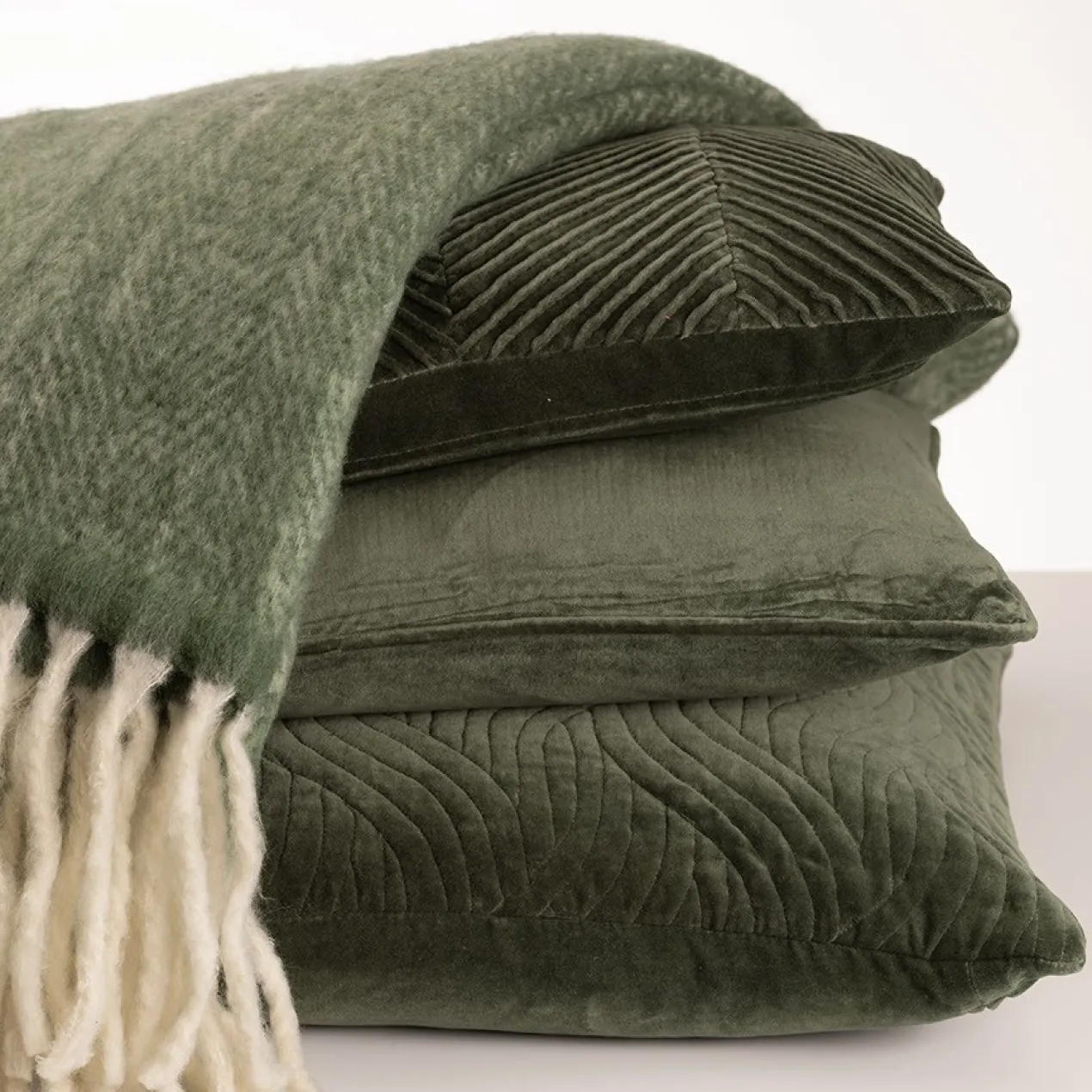 Sierkussen Cord piping velours cadmium 45x45 cm