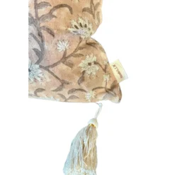 Sierkussen Handpainted hazelnut flower 60x40 cm