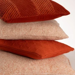 Sierkussen velours tucked allover terra