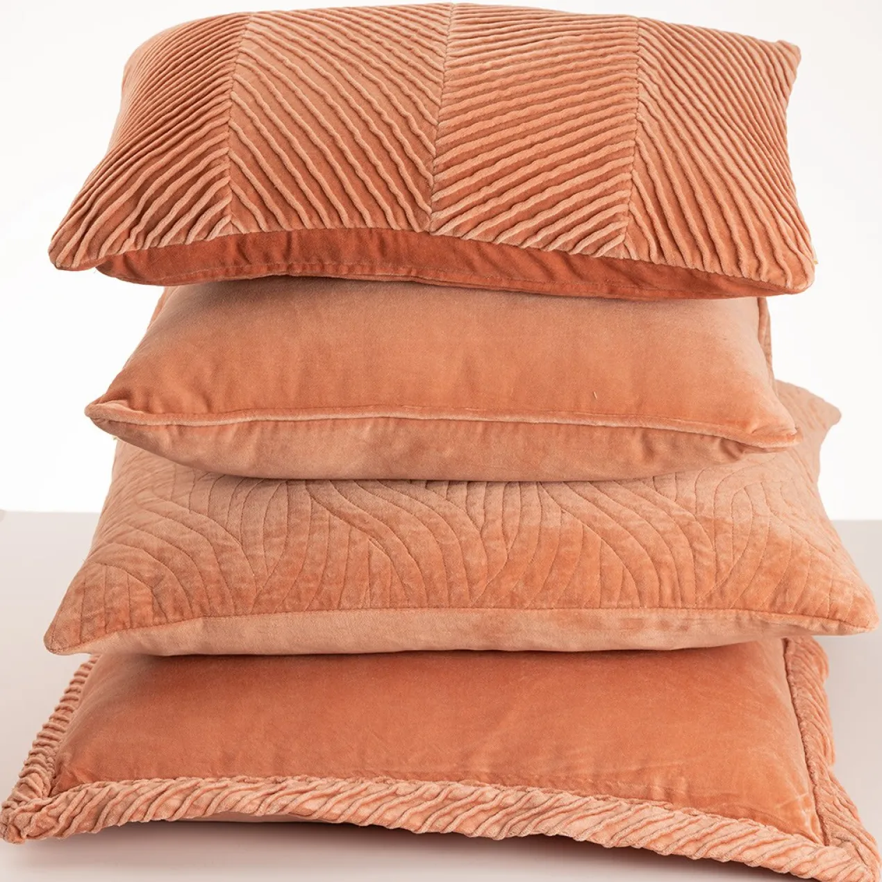Sierkussen velours tucked border flamingo