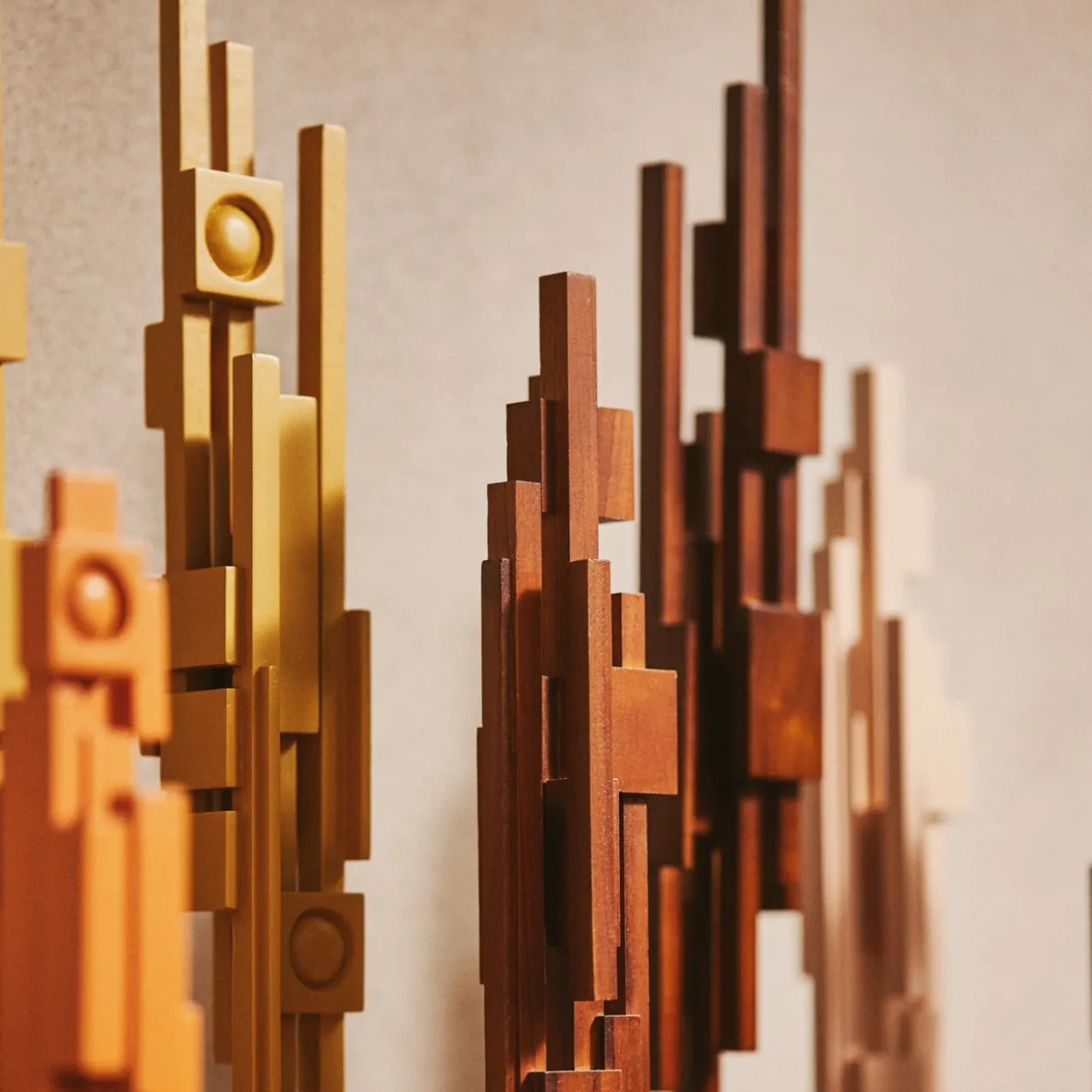 Skyline sculpture mustard L