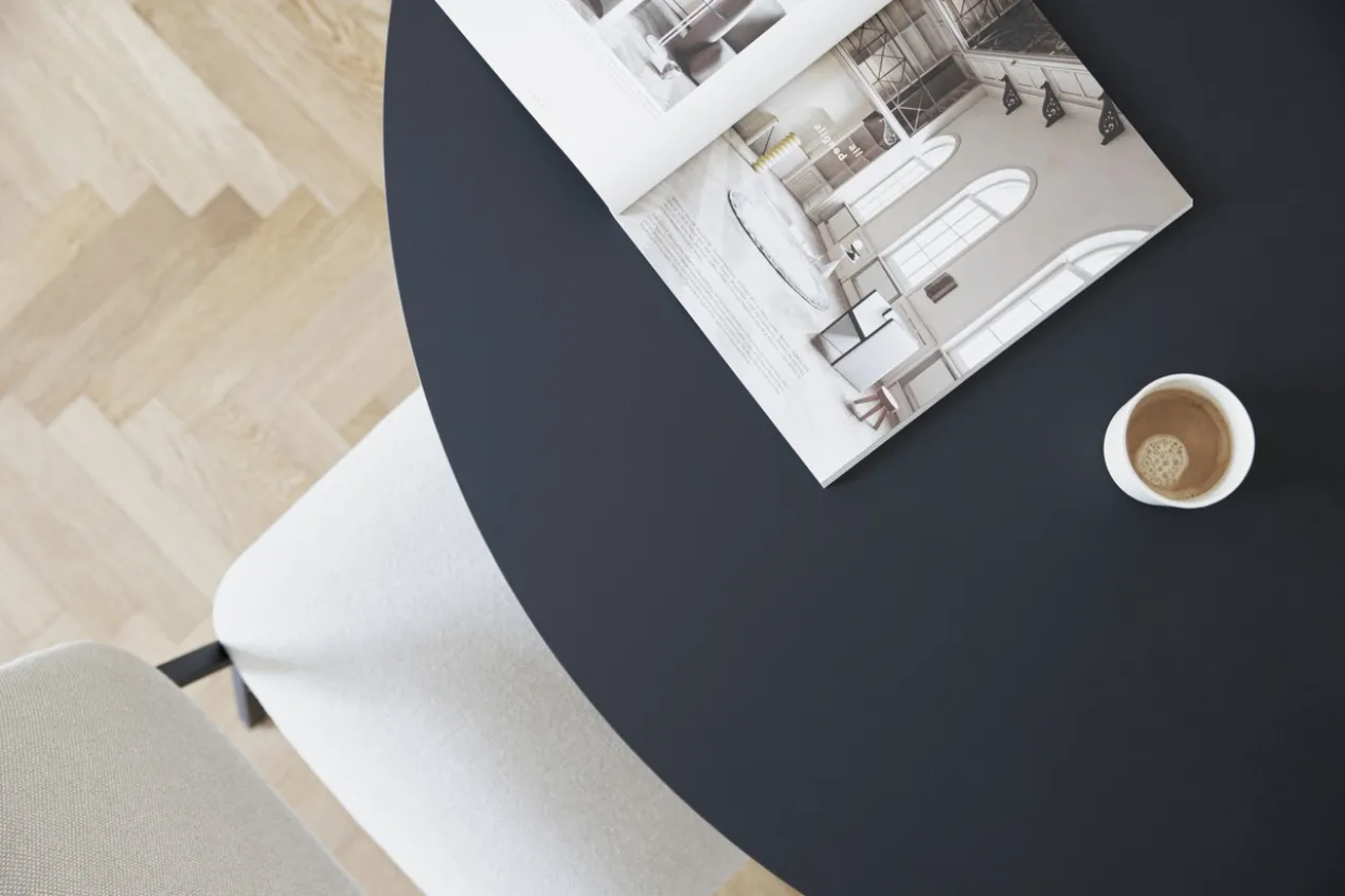 Studio HENK tafel Butterfly Blob - zwart frame, HPL Fenix ne
