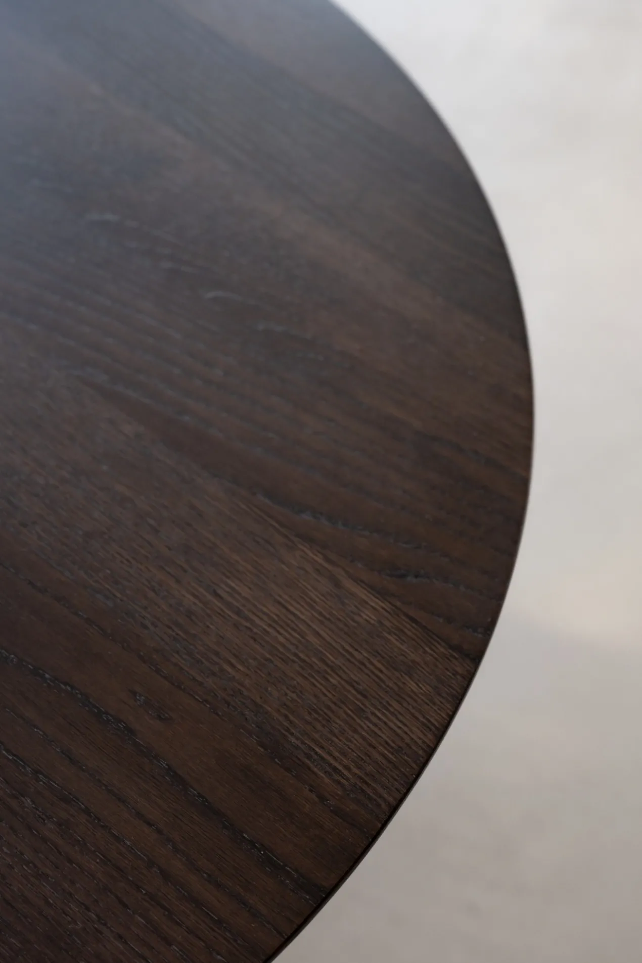 Studio HENK tafel Butterfly Ovaal - zwart frame, gerookte be