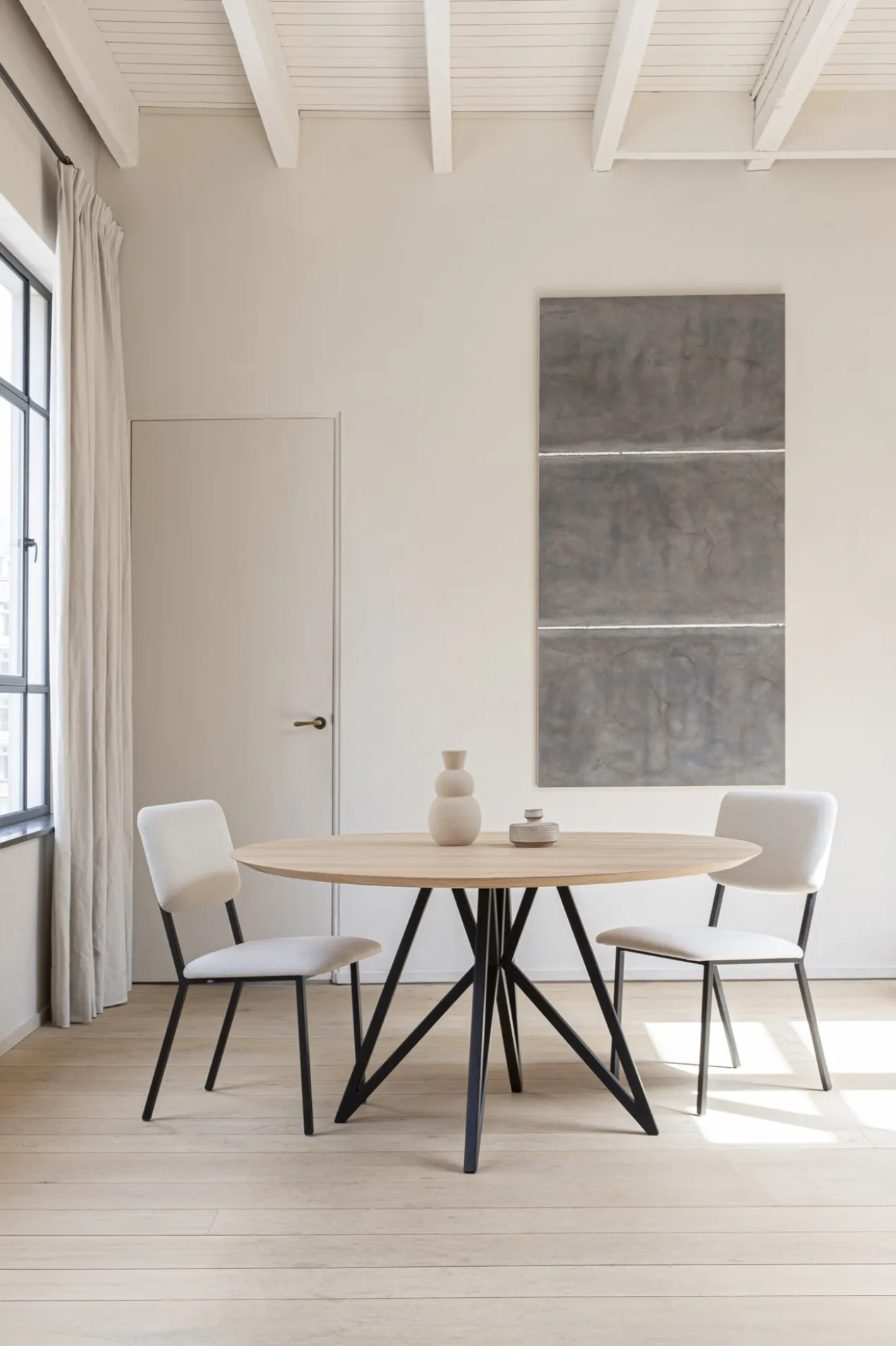 Studio HENK tafel Butterfly Rond Tripod - wit frame, hardwax
