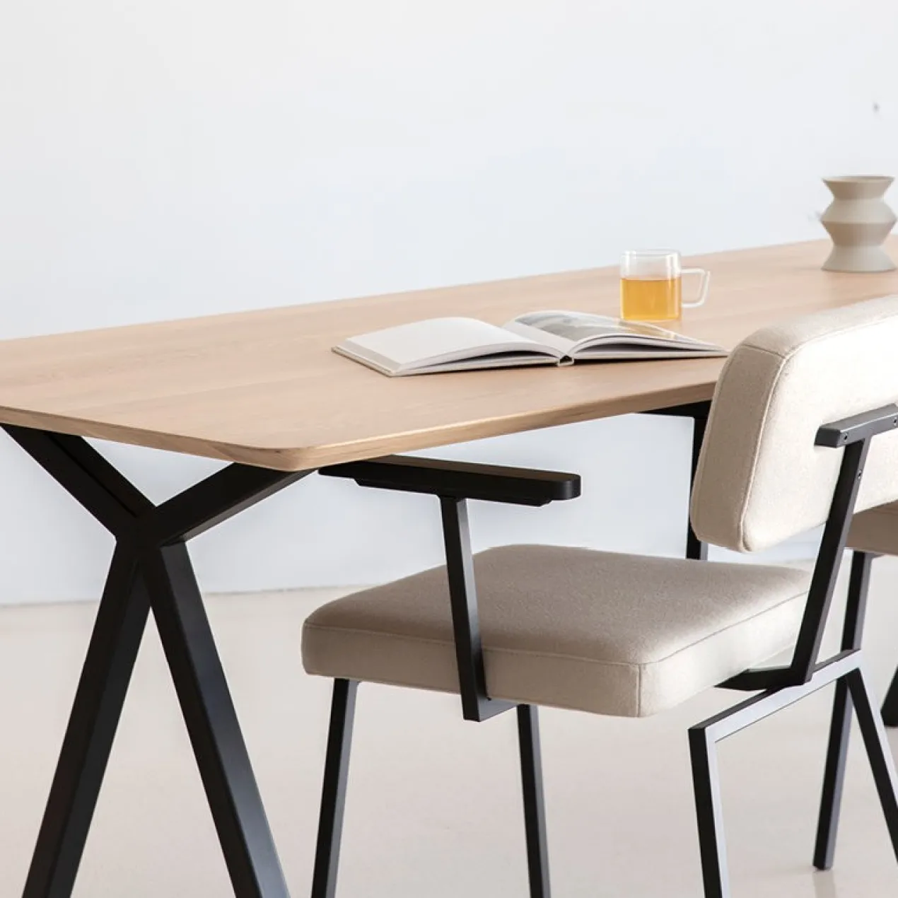 Studio HENK tafel Slim X-type Rechthoekig - zwart frame, HPL