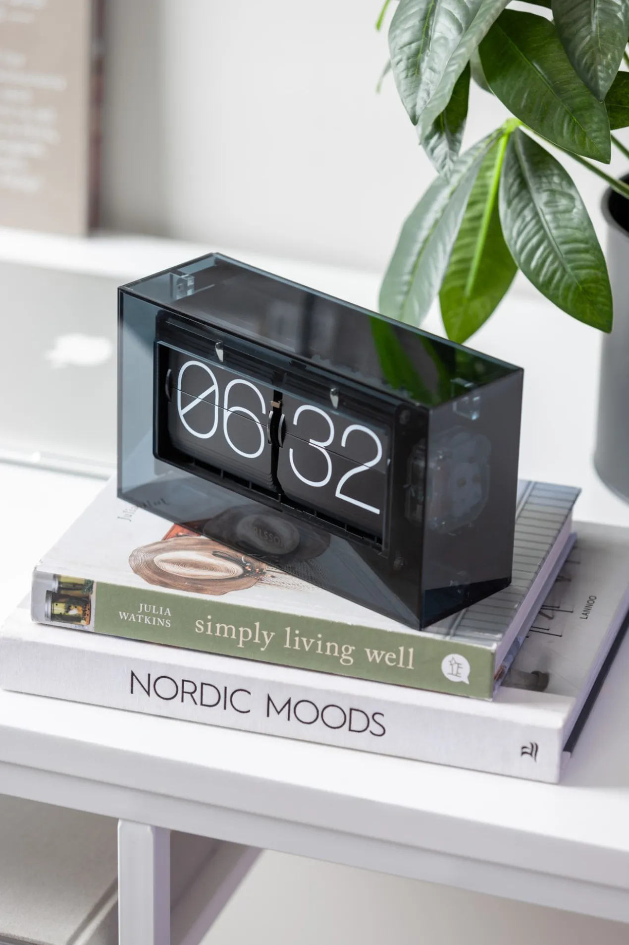 Table clock Boxed Flip acrylic neon yellow
