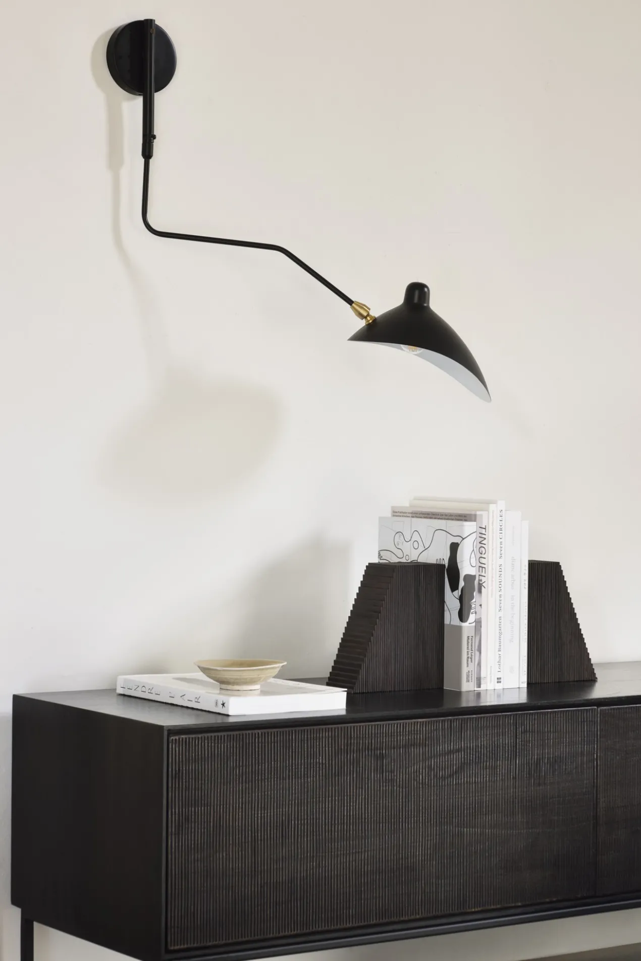 Tv-meubel Grooves teak off black/bruin 242 cm