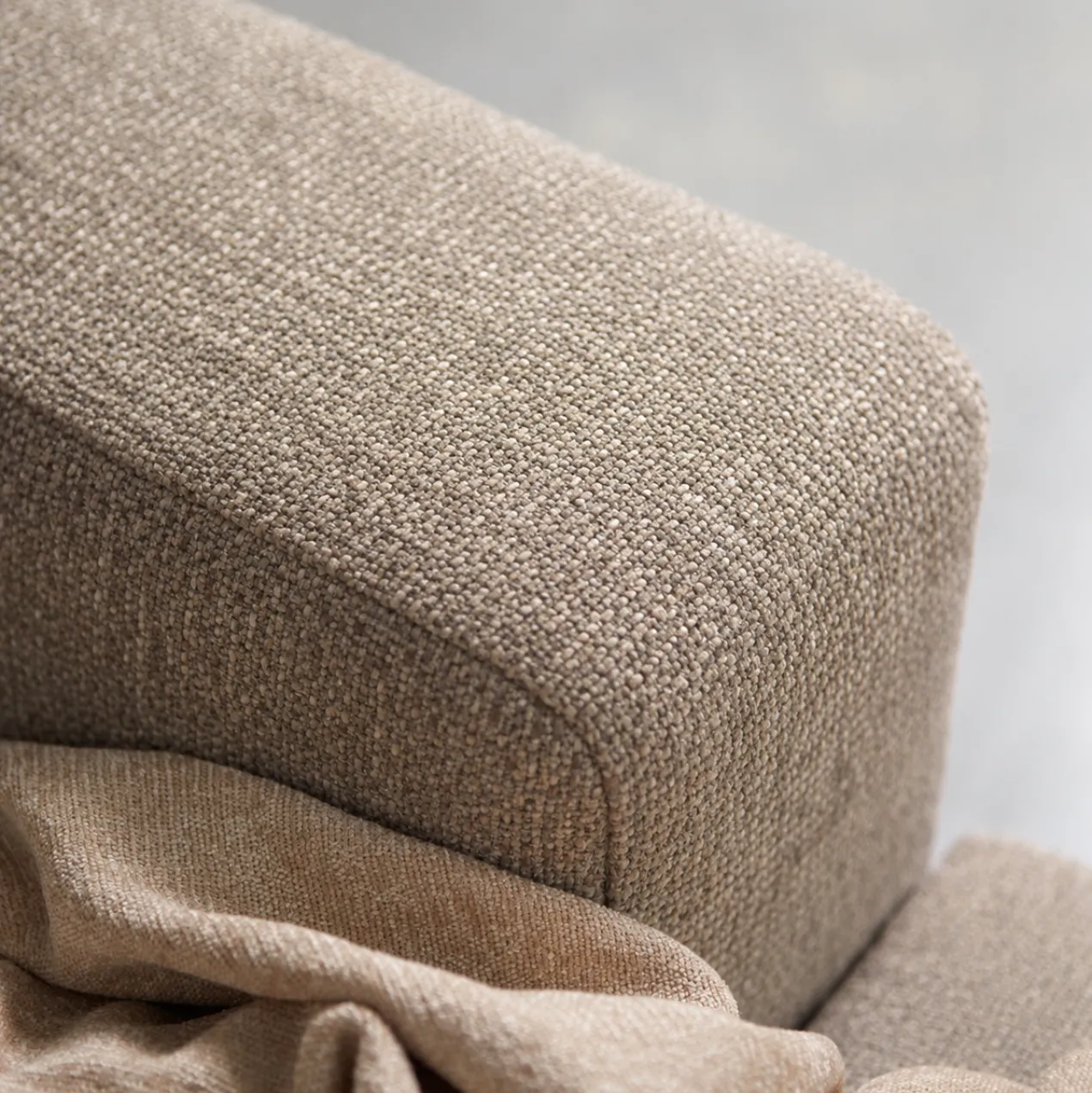 U-Bank Lusaro taupe ottoman rechts