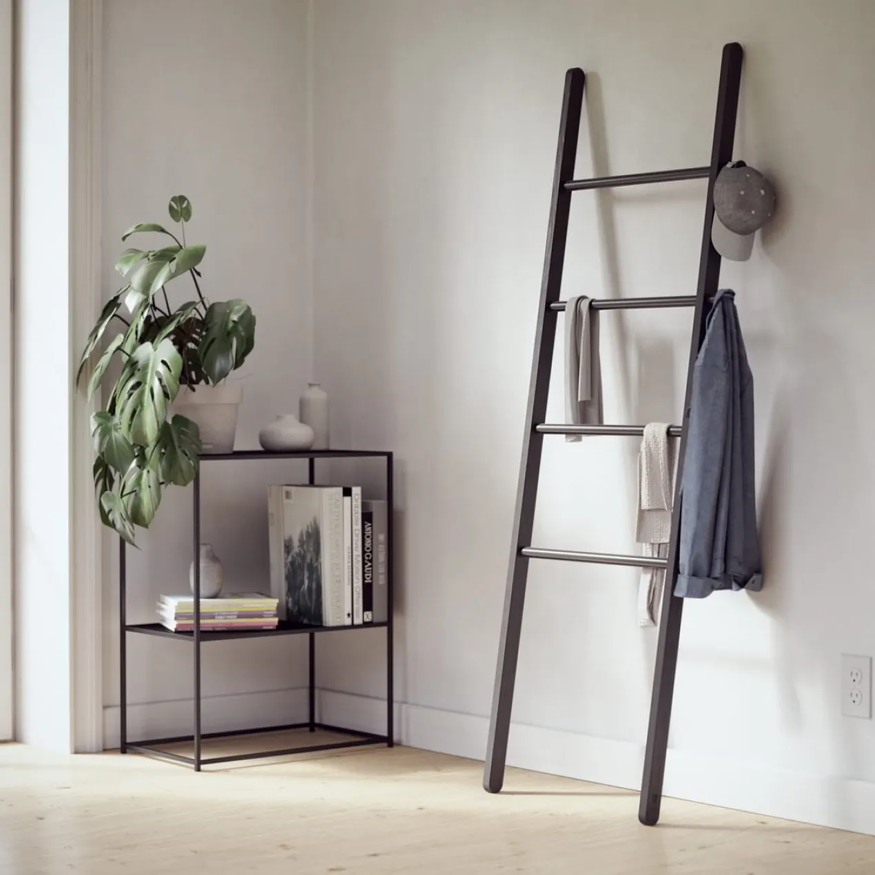 Umbra decoratieve ladder Leana zwart