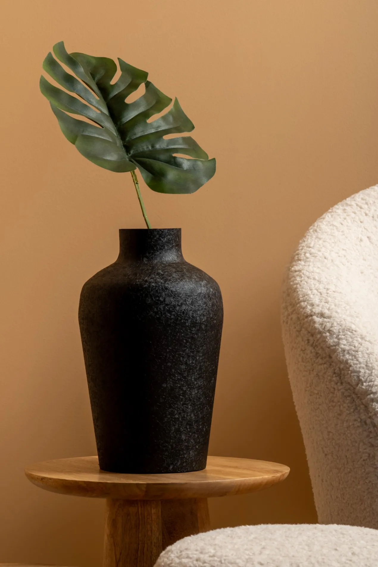 Vase Boaz Bottle iron textured black