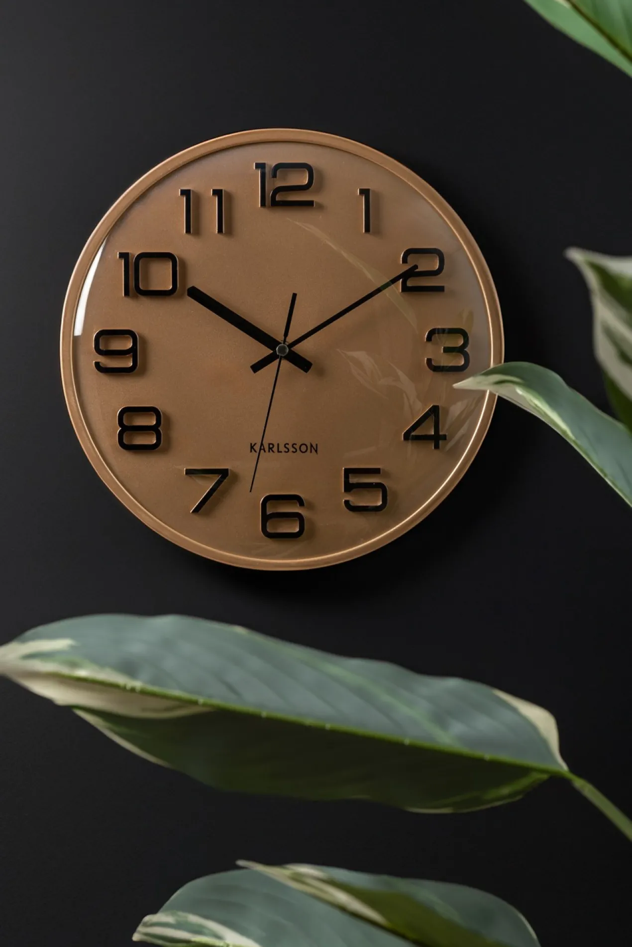 Wall clock 3D Numbers gold w. black