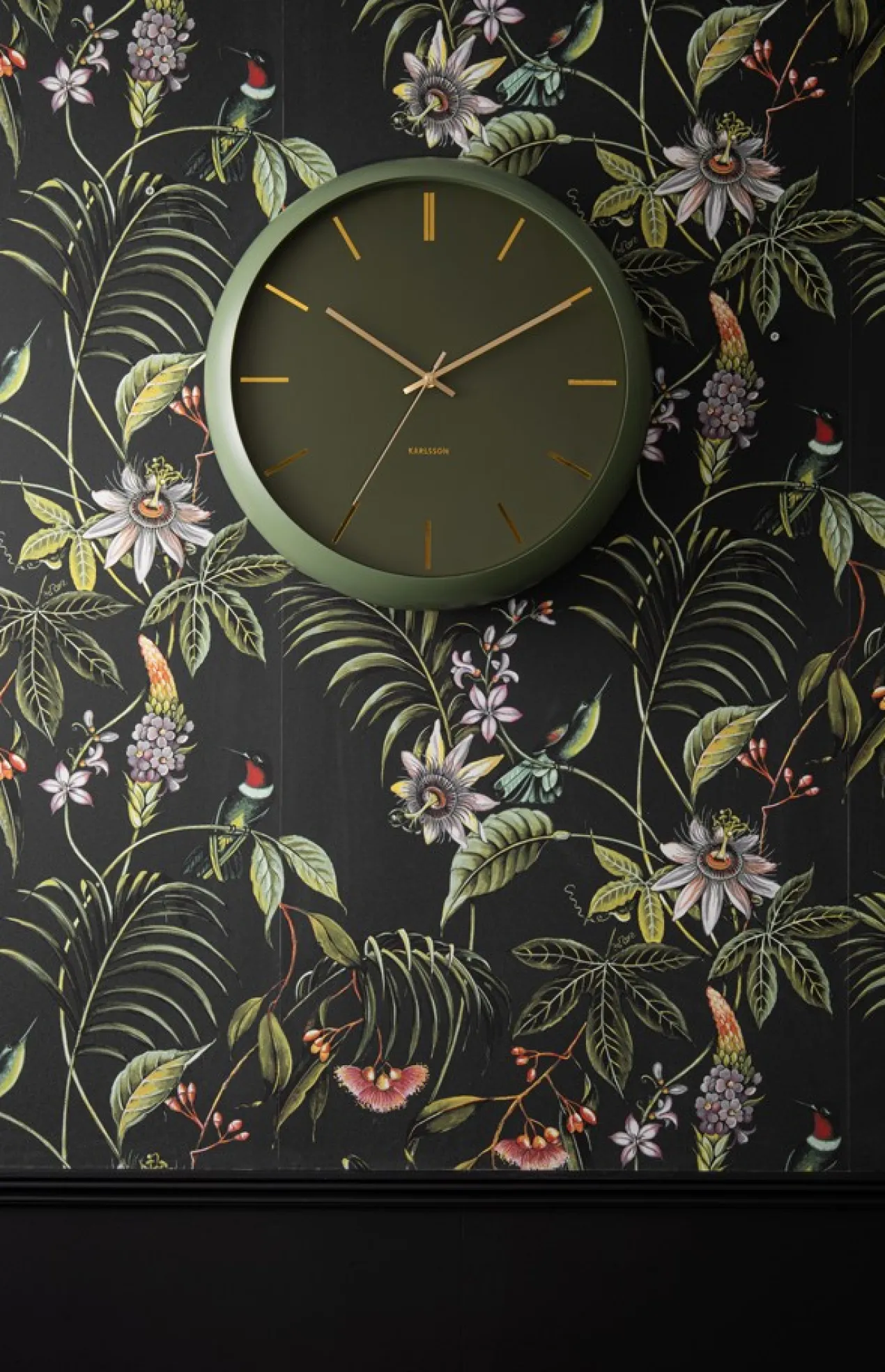 Wall clock Globe moss green, Des. Armando Breeveld