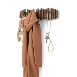 Wandkapstok Umbra Picket 8 haken Walnoot hout
