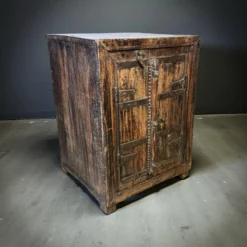 Wandkast vierkant antiek finish