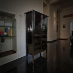 Wandkast zwart 2deur 4la lak uniek