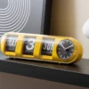Wandklok Tube Flip - Heldergeel