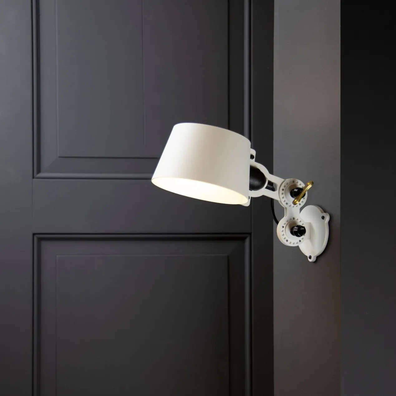 Wandlamp Bolt sidefit mini install striking orange