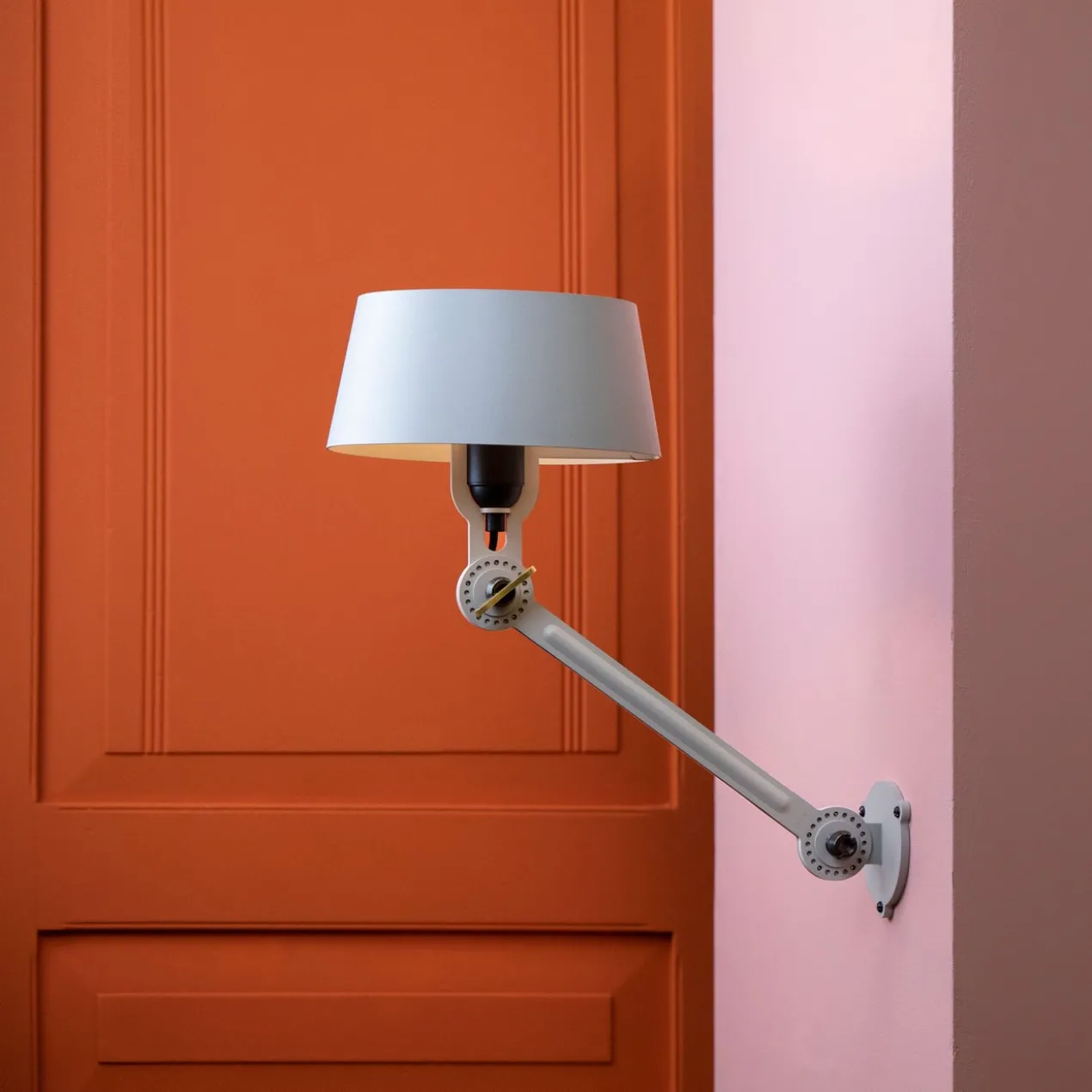 Wandlamp Bolt underfit install pure white