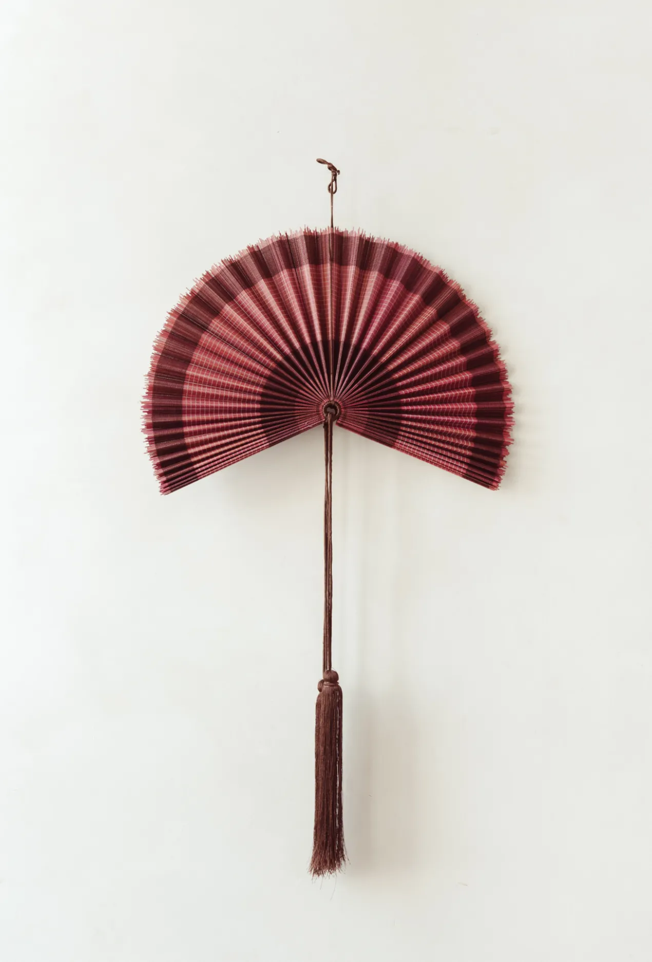 Wandornament bamboe waaier paars M