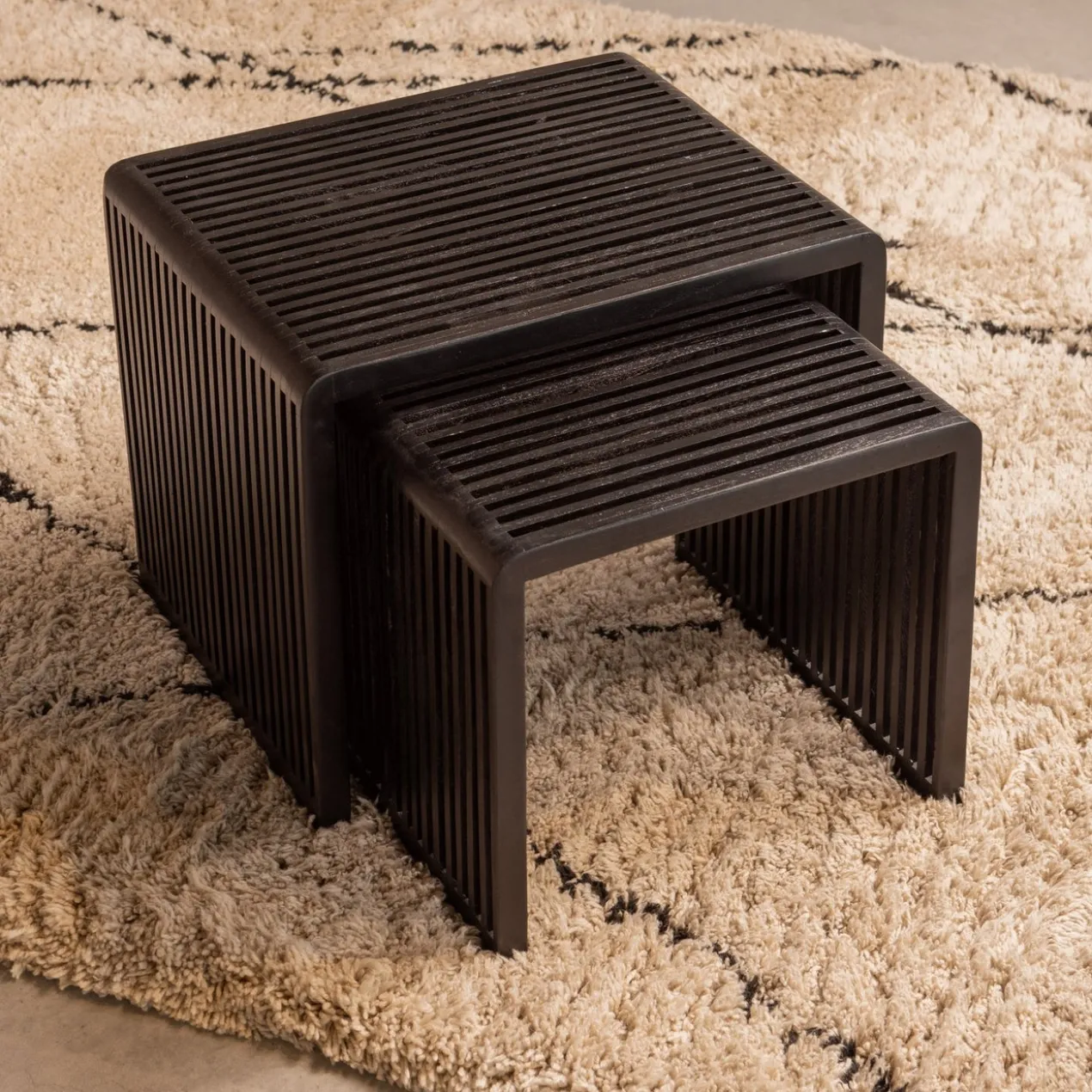 Willa bijzettafels recycled teak zwart - set van 2