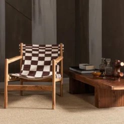 Zano fauteuil hout bruin met kelim zitting naturel